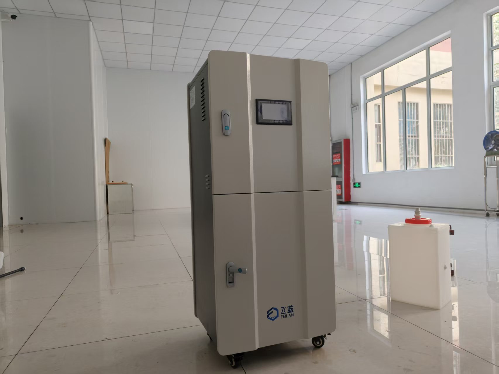 飛藍堿性電解水機設備調試完成，客戶自提